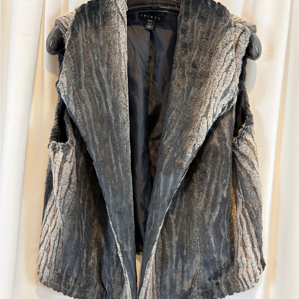 Tribal Faux Fur Open Gray Vest XL